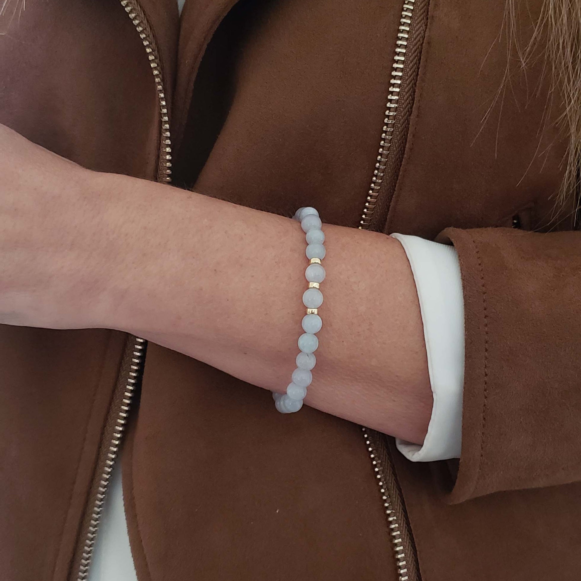 SanaBelle® Aquamarine Healing Bracelet – 6mm Natural Gemstones with Gold Accents